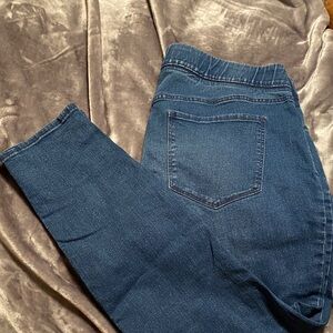 Women’s Old Navy super skinny mid rise jeggings